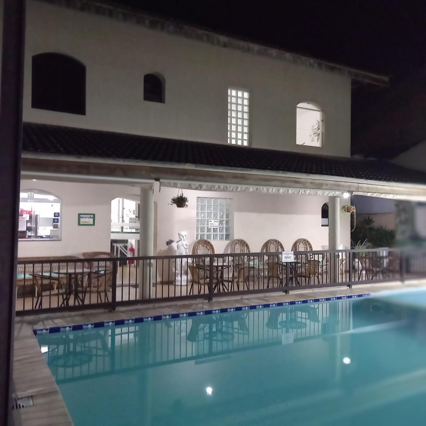 Hotel Parque Estacionamento E Piscina